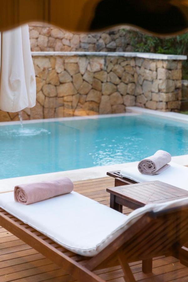 Villa Bali con Piscina Privata (3 Adulti + 2 Bambini)