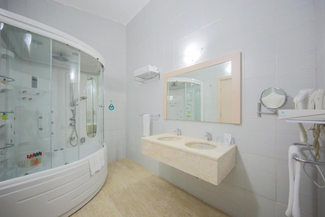 Deluxe Suite with Sea View