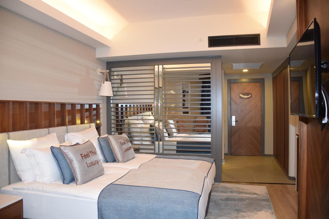 Deluxe Double or Twin Room with Pool Access