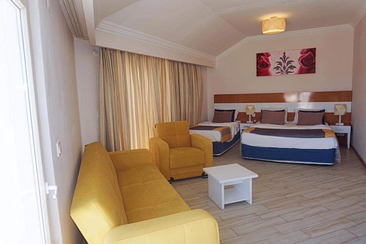 Family Room,1118276538:JPEG