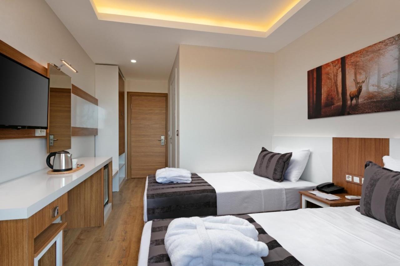 Zweibettzimmer mit Balkon