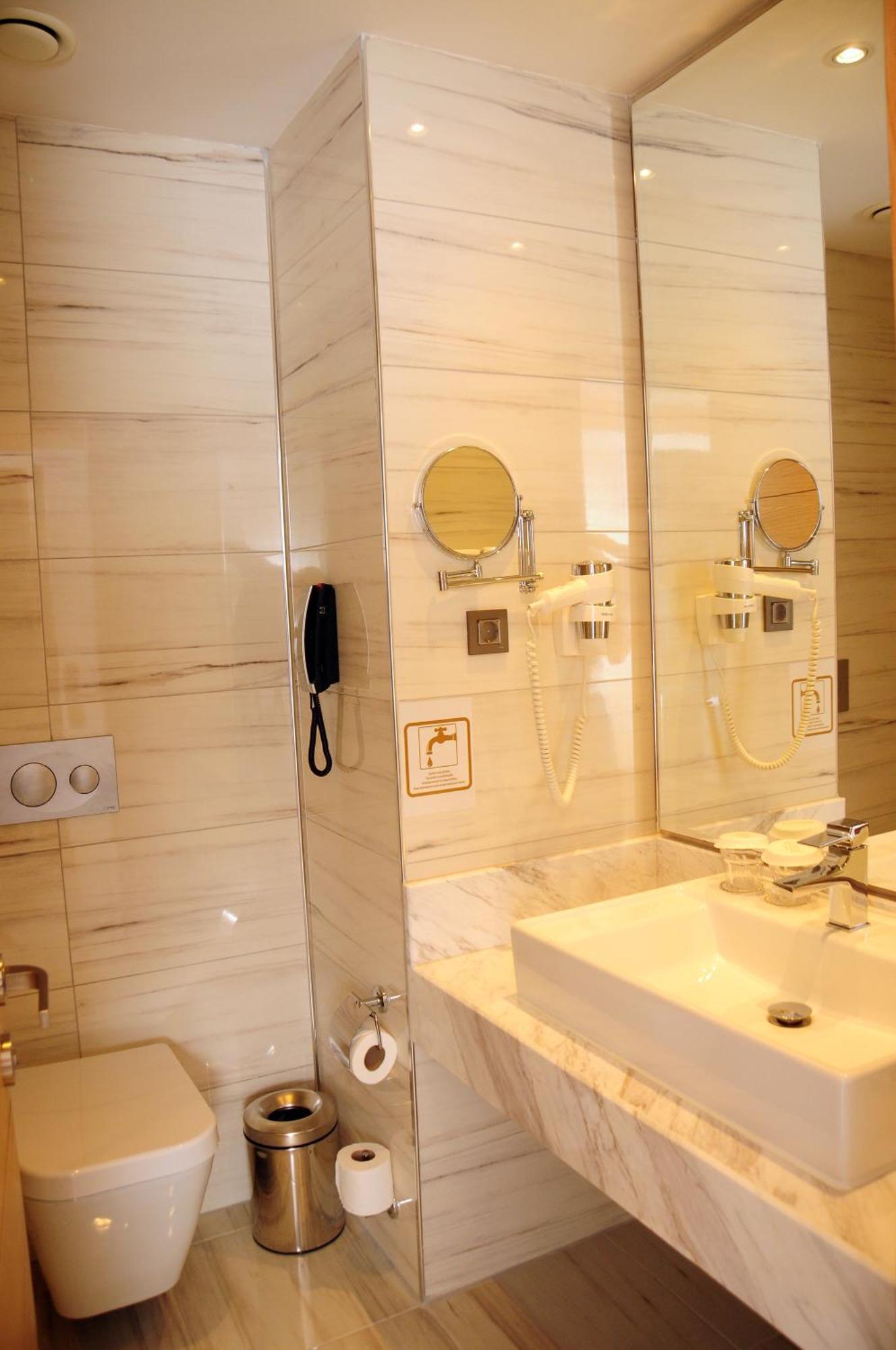 Suite with  Spa Bath and Sea View