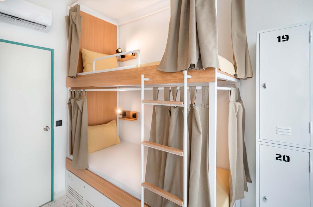 Posto Letto in Dormitorio Misto con 4 Letti