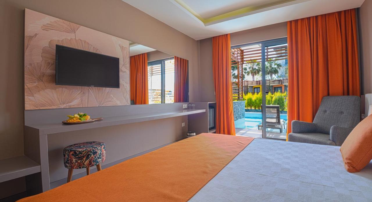 Queen Room Pool View,1397536730:JPEG