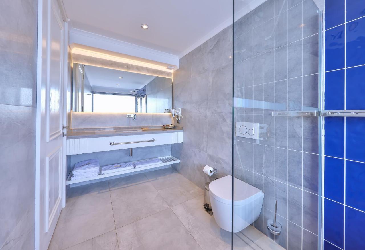 Double Room with Balcony and Sea View
