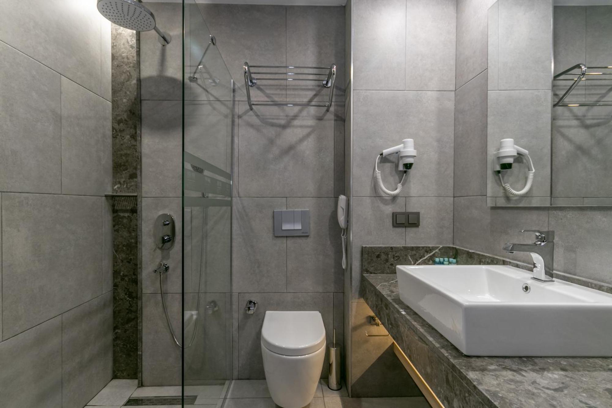 Triple Room,1756521395:JPEG