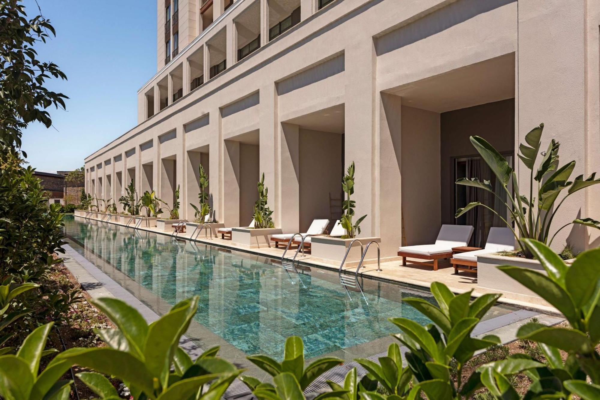 Superior Room Swim-up 12