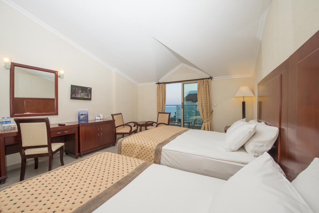 Chambre Standard - Vue Latérale sur Mer