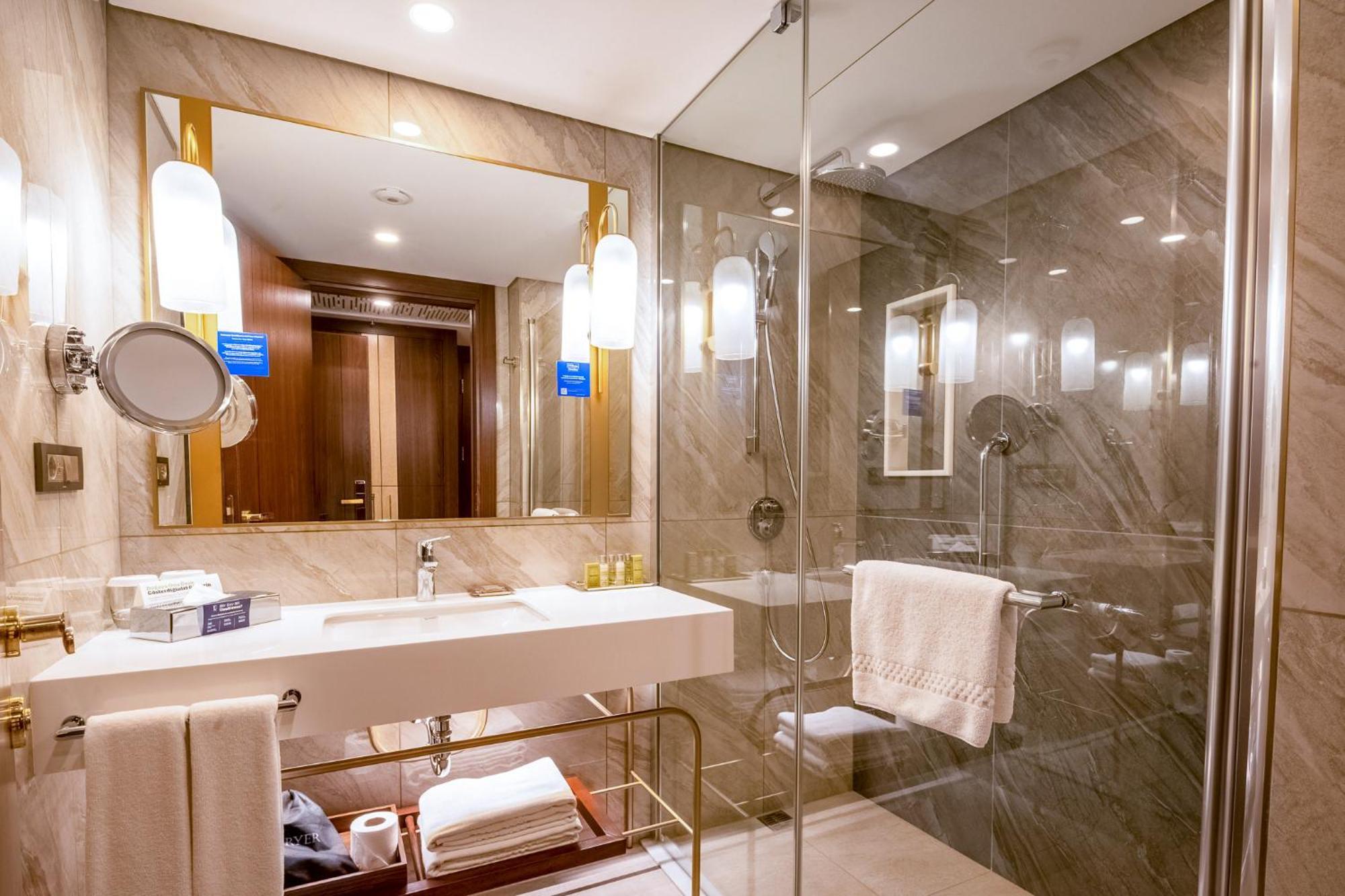 Chambre Lit King-Size - Vue sur Ville