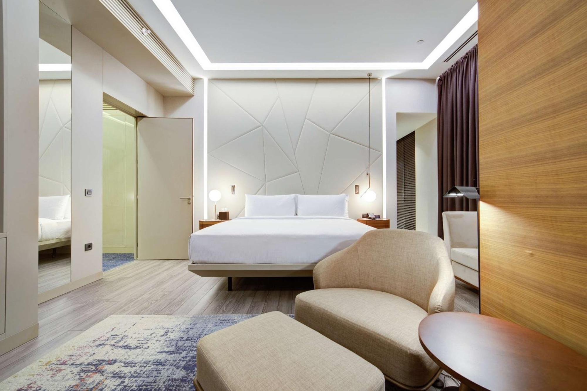 One-Bedroom King Suite