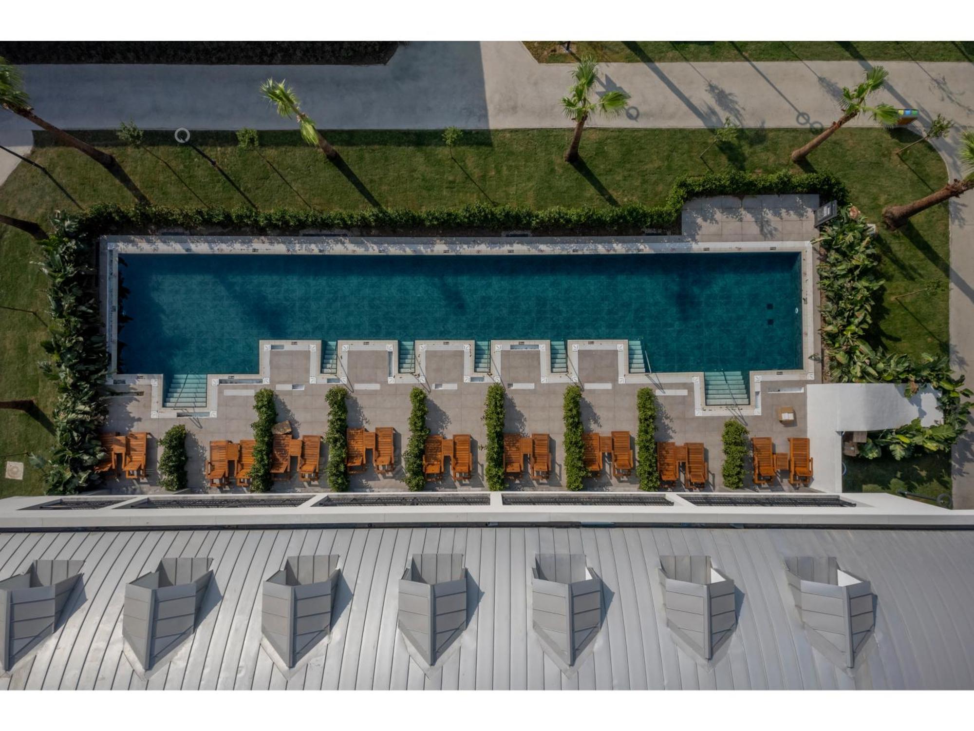 Deluxe Swim Up (2+2)