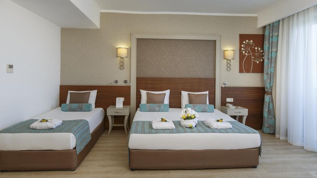 Chambre Double - Vue sur Piscine