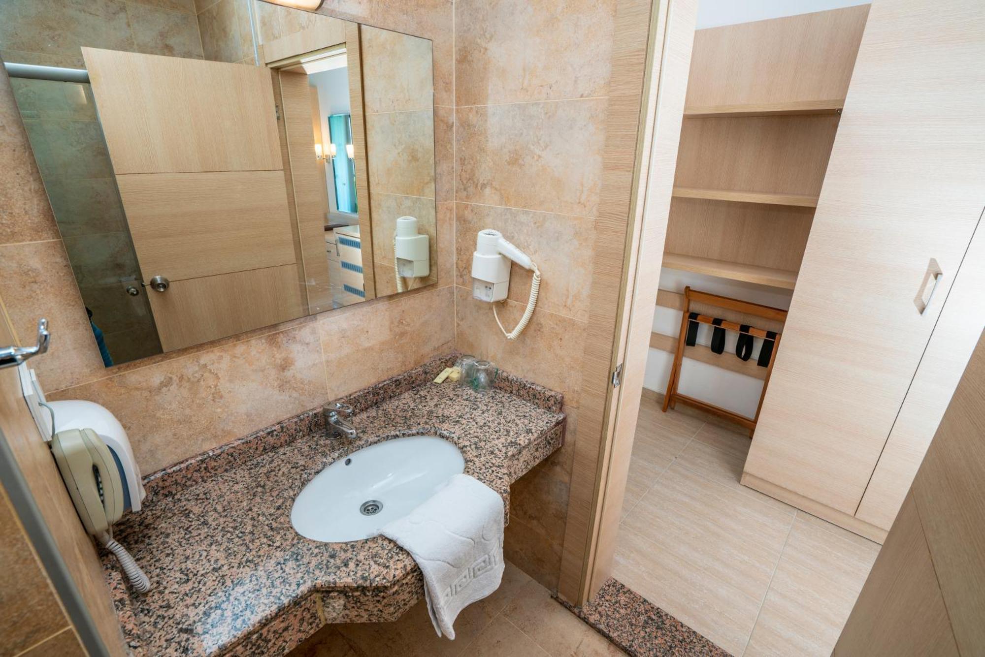 Standard Single Room,1584431939:JPEG