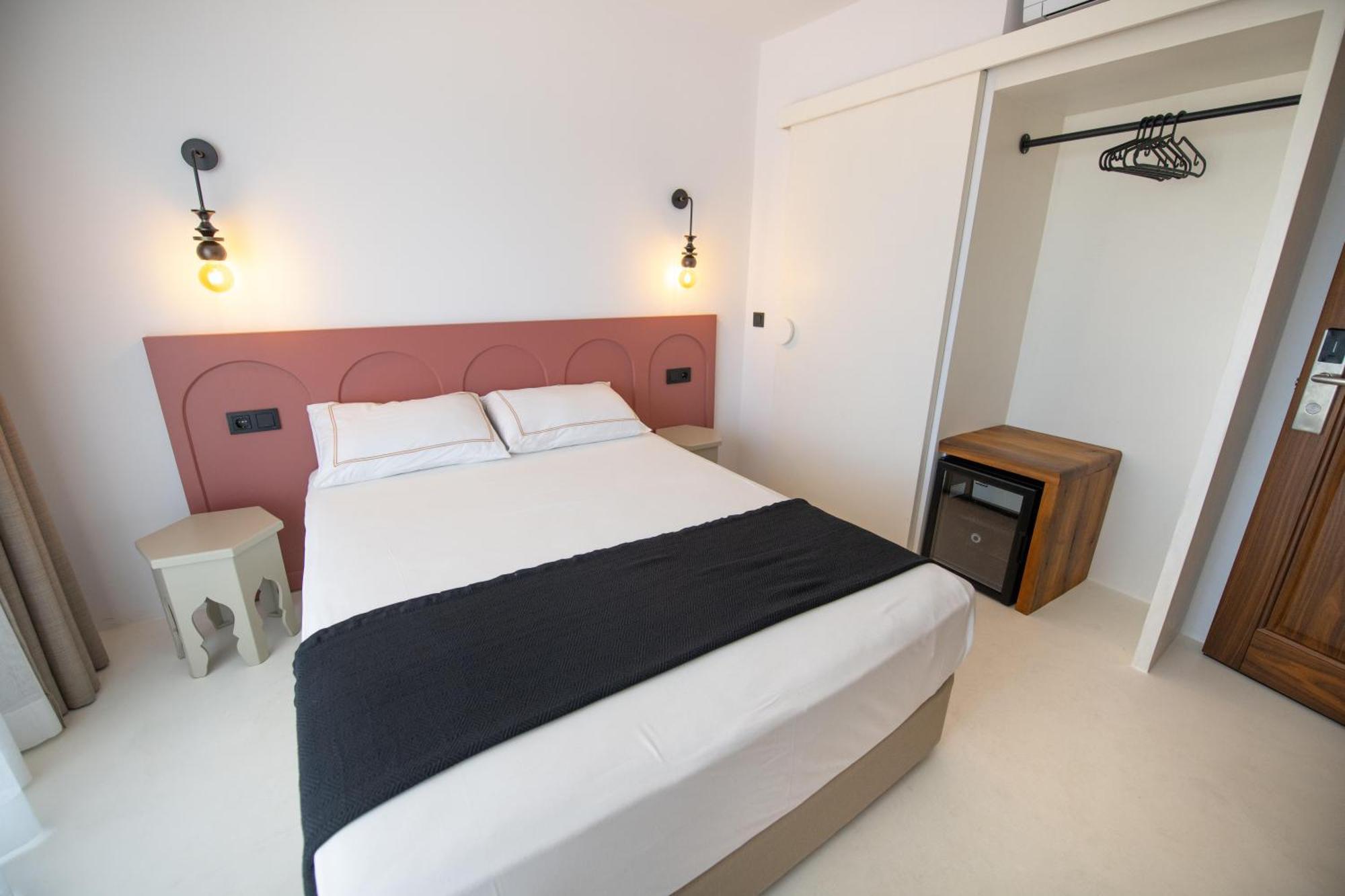 Double Room with Balcony and Sea View