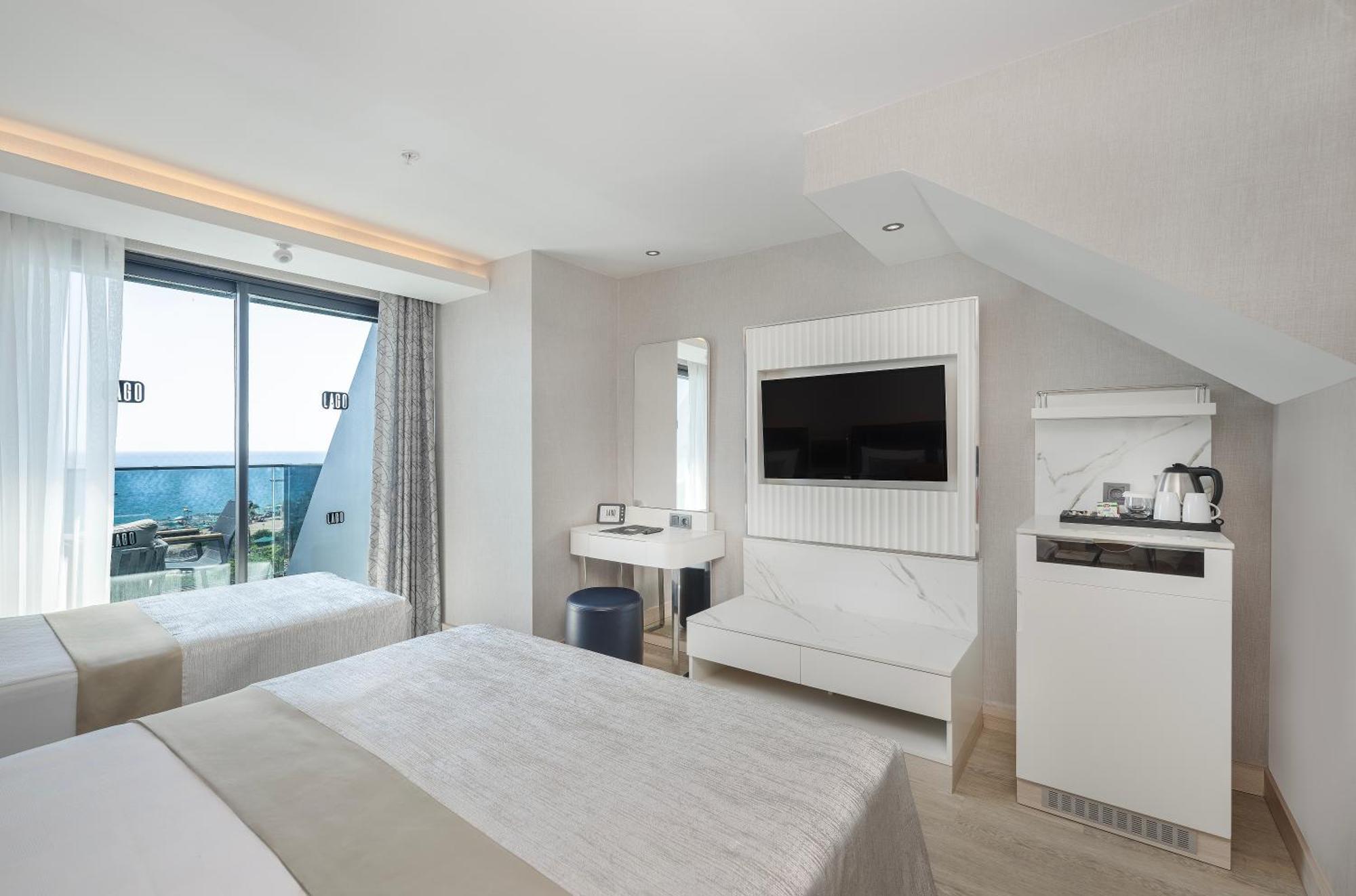 Family Room with Sea View