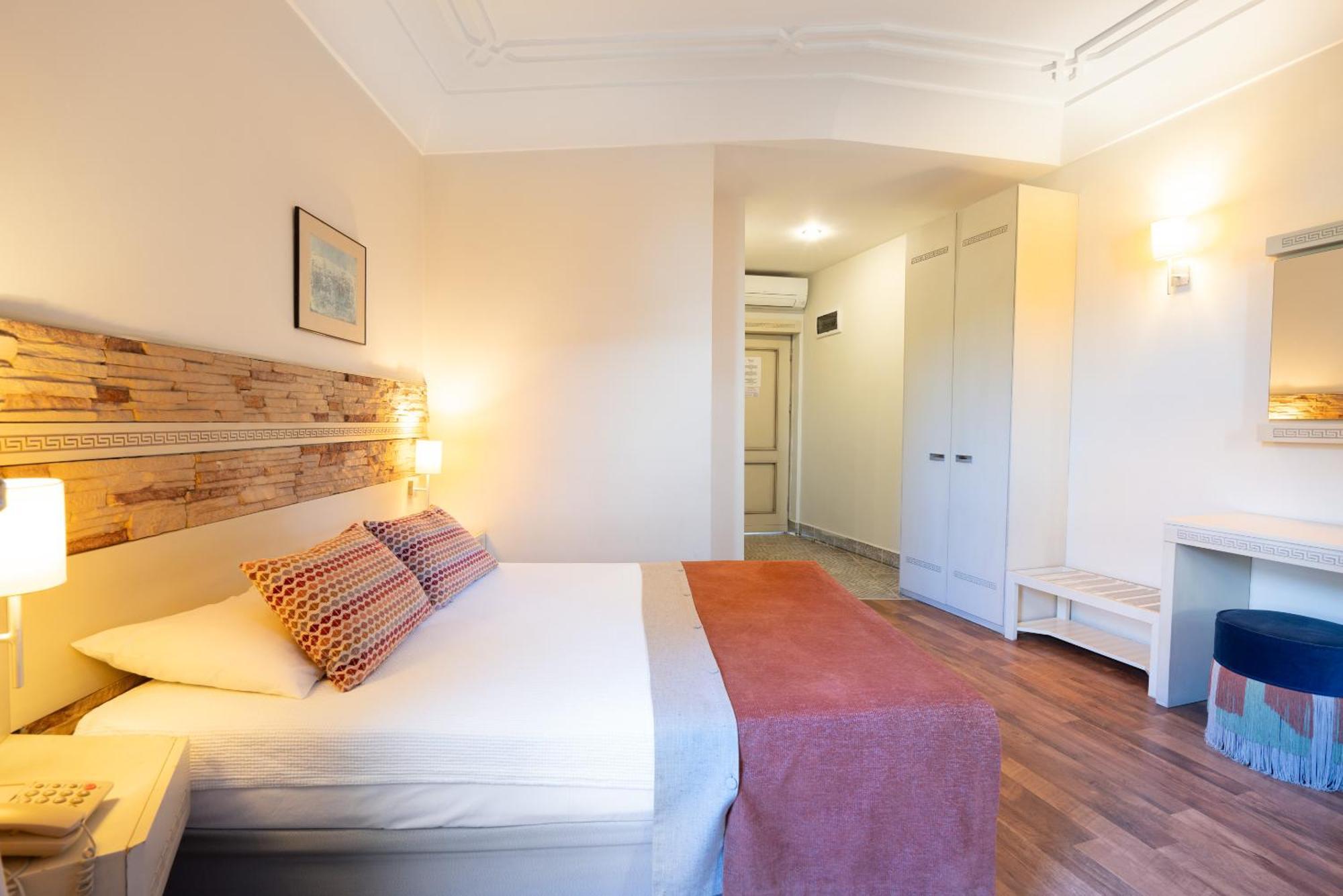 Standard Double or Twin Room,1627930962:JPEG