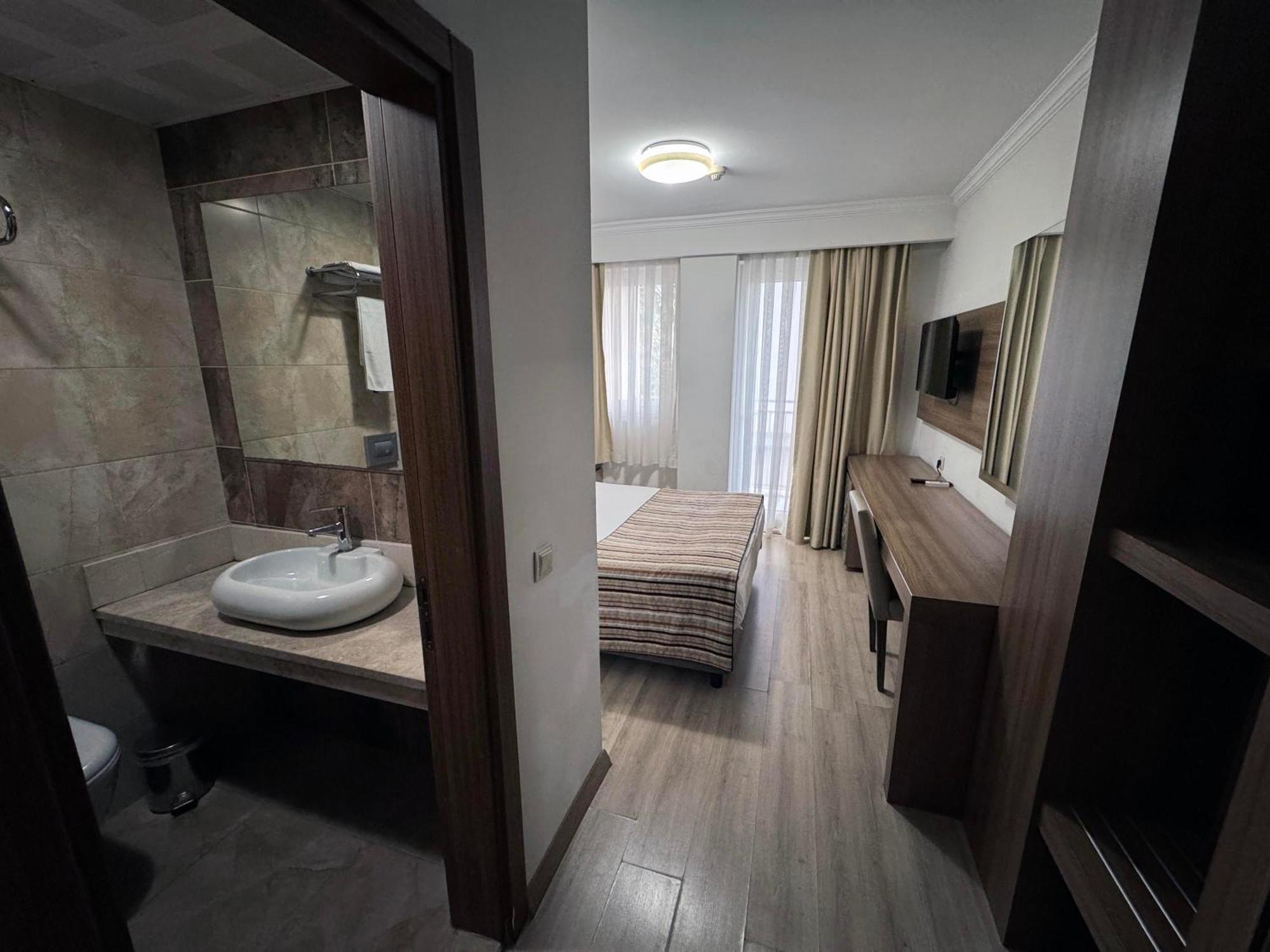 Standard Double or Twin Room,1635126211:JPEG