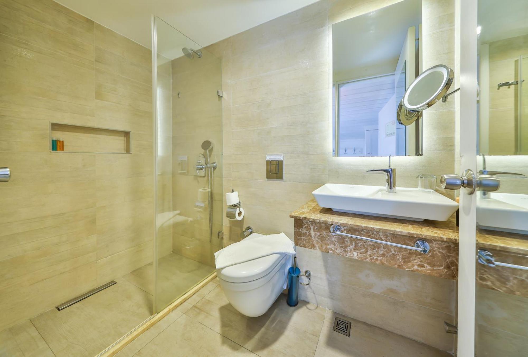 Deluxe Double Room with Balcony and Sea View