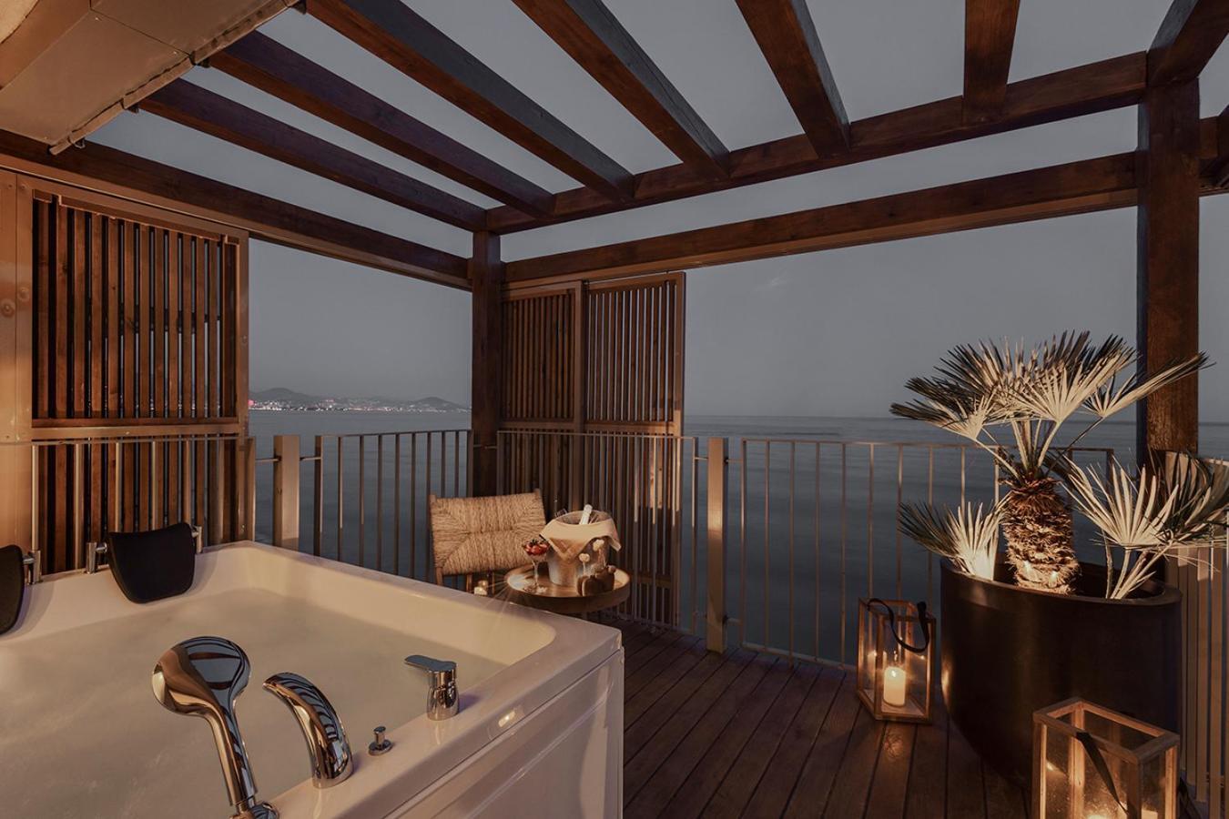 King Suite with Sea View