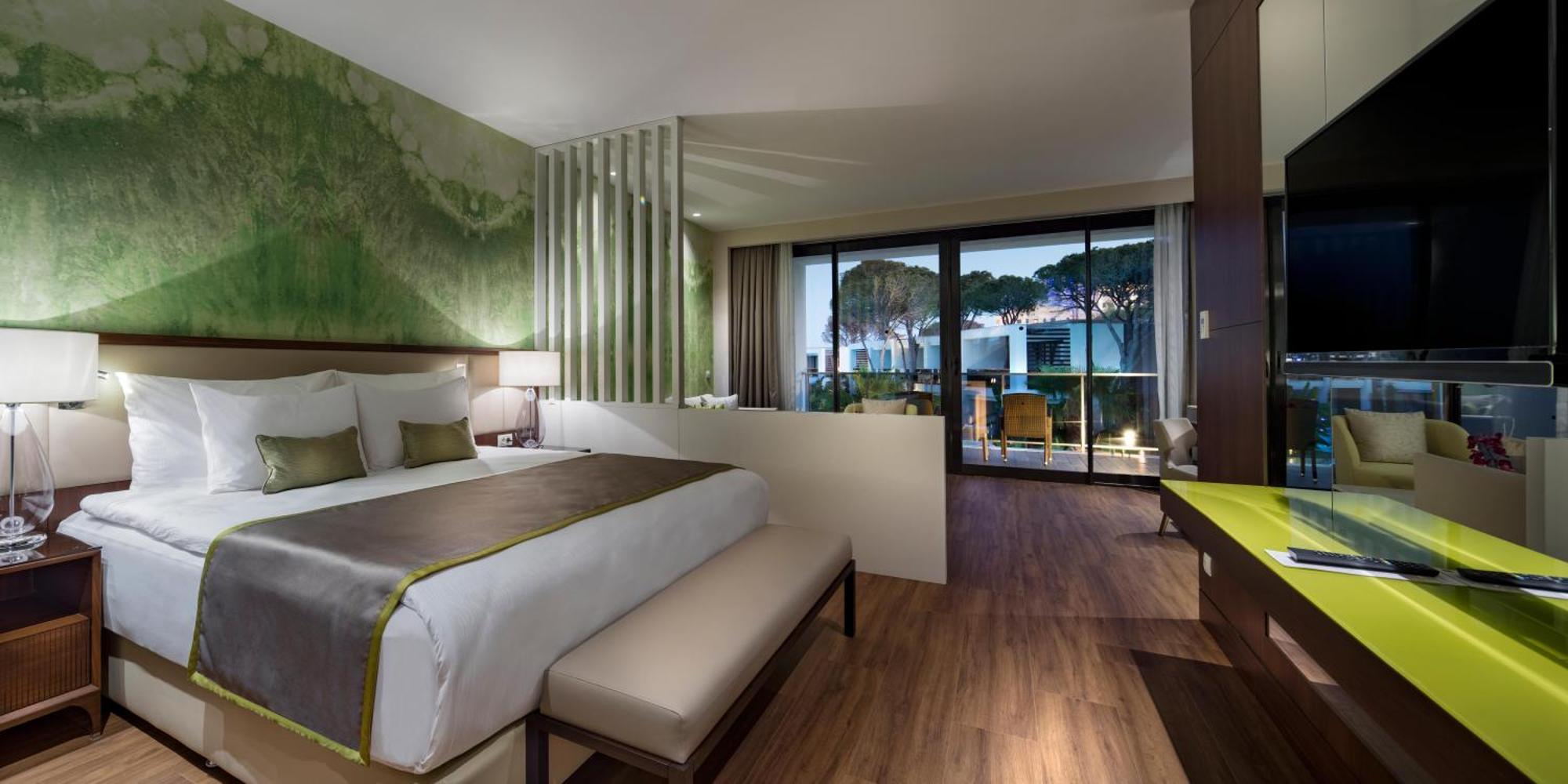 Suite Familiare con Giardino e Vista Piscina/Giardino