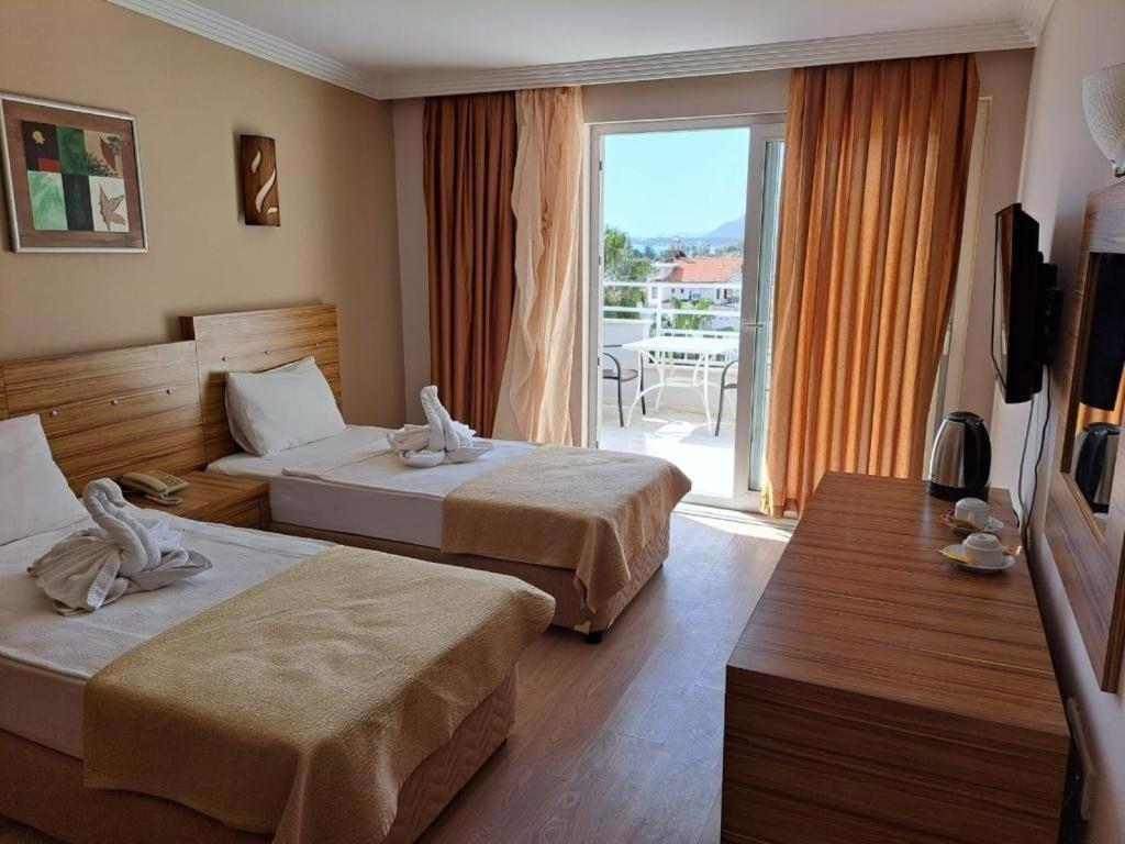 Double or Twin Room with Side Sea View