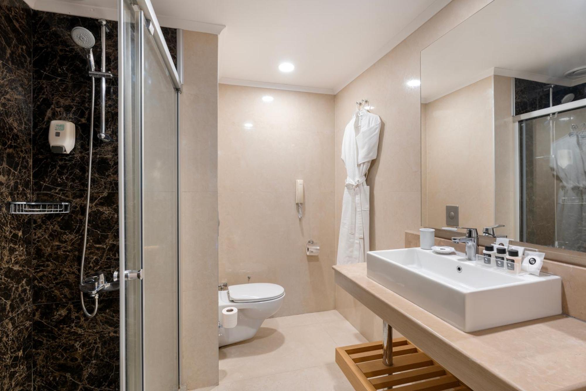 Deluxe Room,1756446799:JPEG