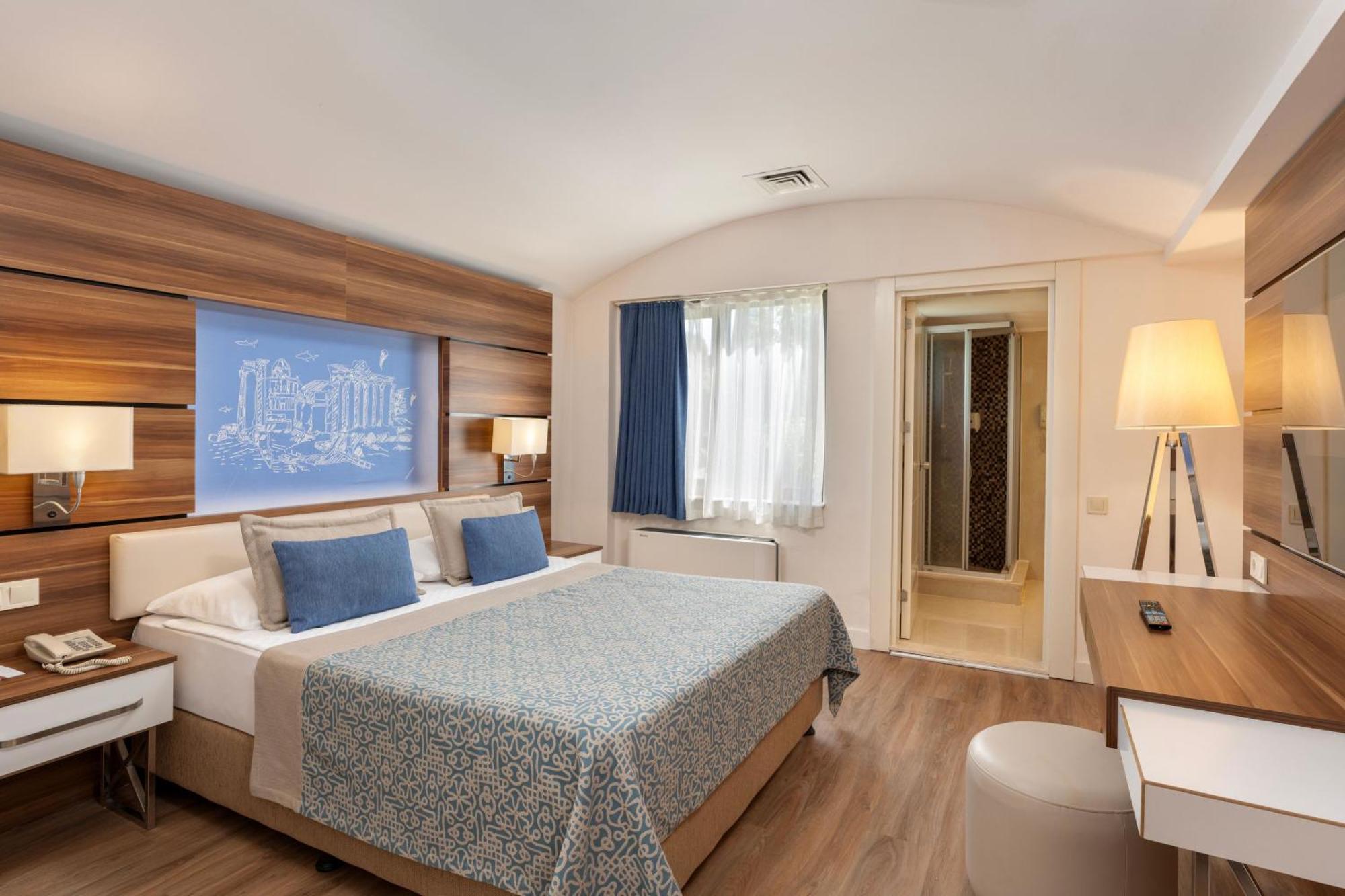 Chambre Familiale (3 Adultes + 1 Enfant)