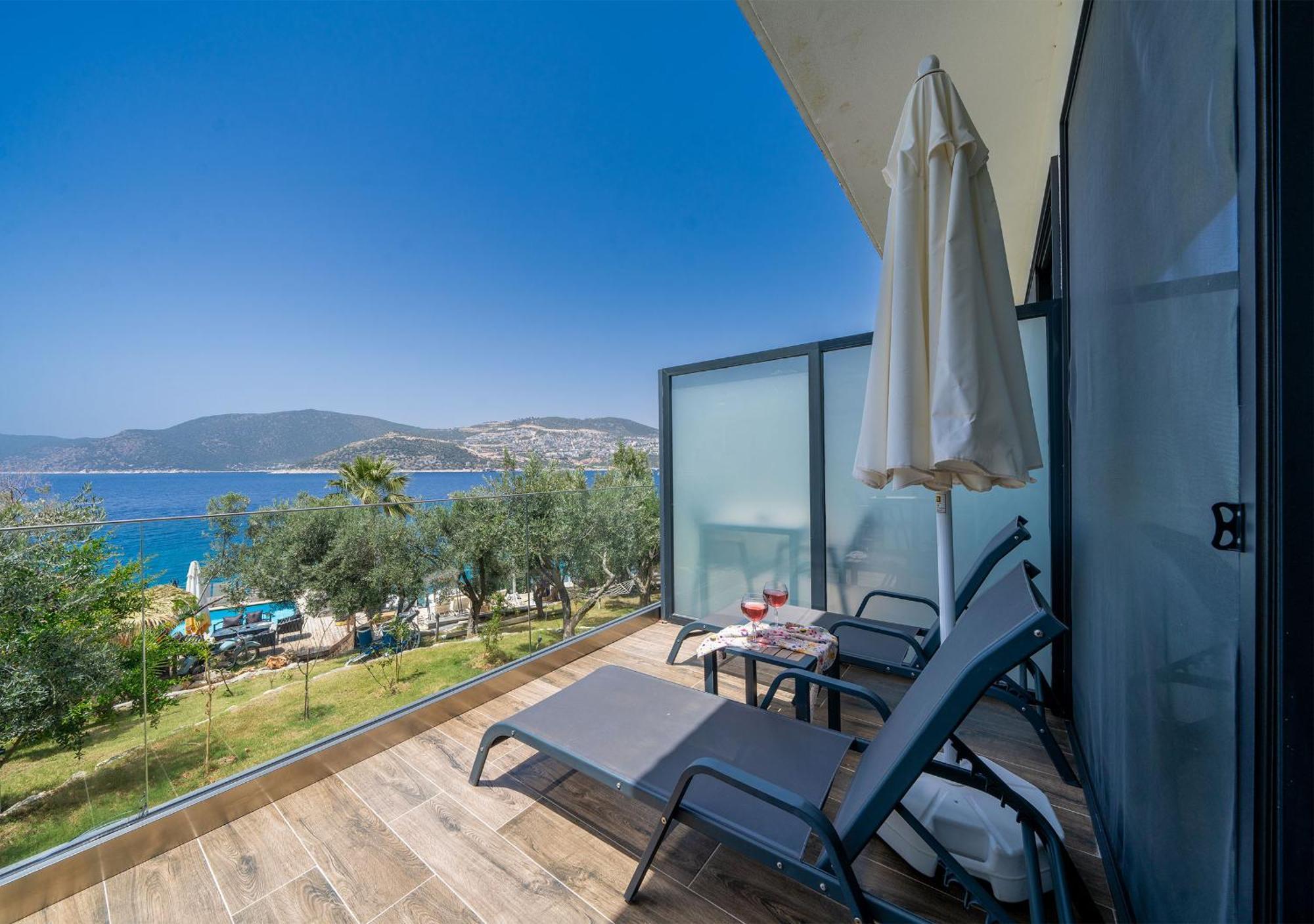 Çift Kişilik Oda - Balkonlu ve Deniz Manzaralı