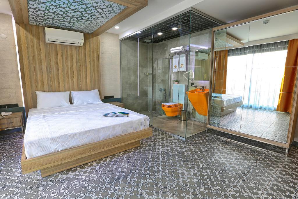 Doppelzimmer mit eigenem Badezimmer und Meerblick