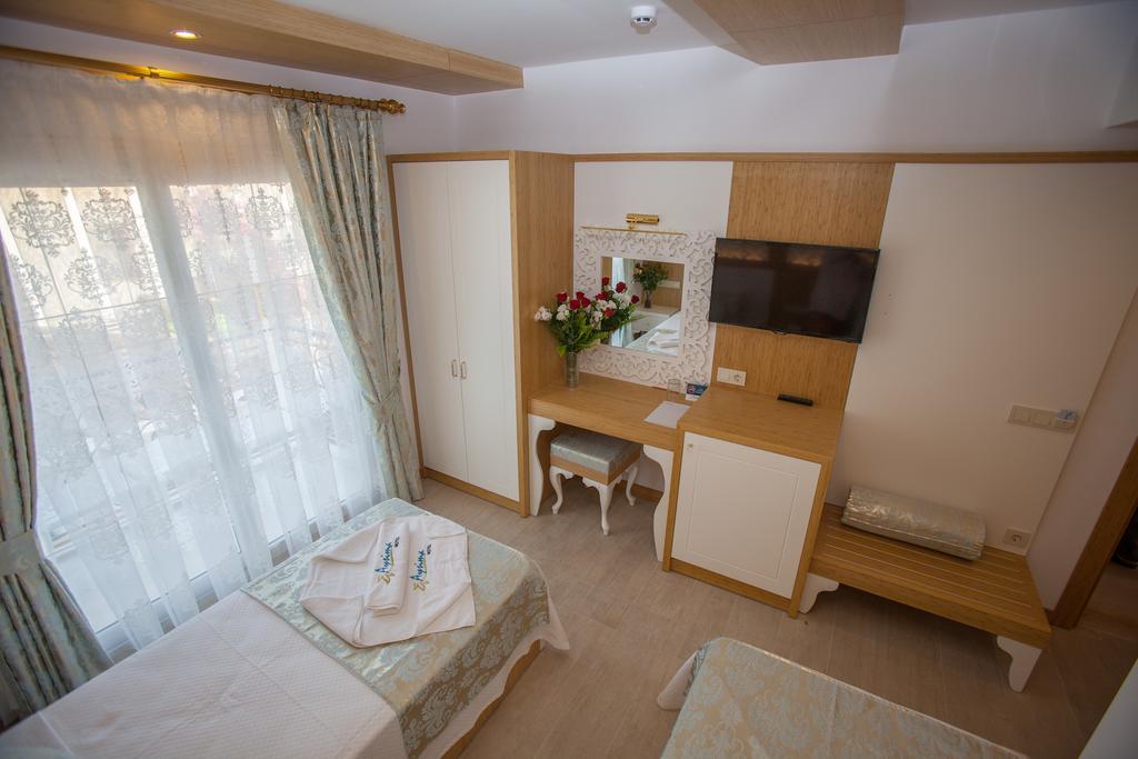 Deluxe Twin Room with Land and Side Sea View