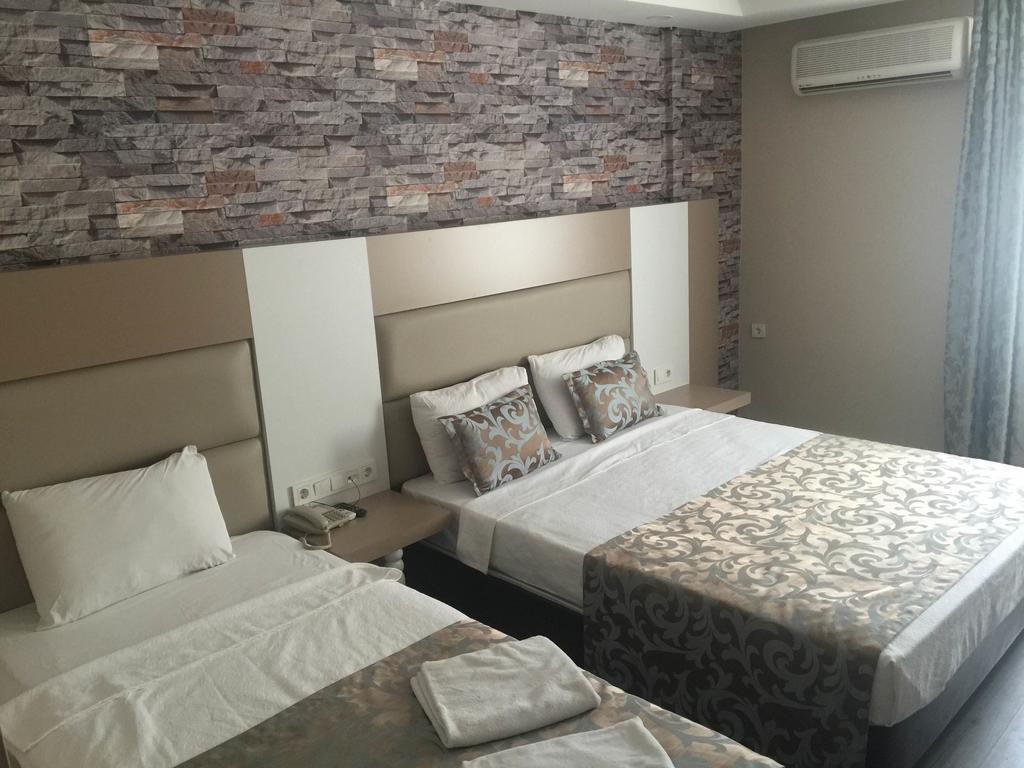 Family Room (4 Adults)