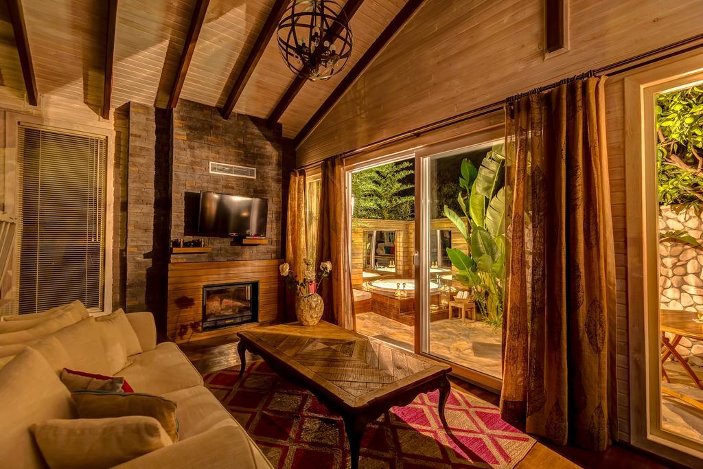Deluxe Bungalow