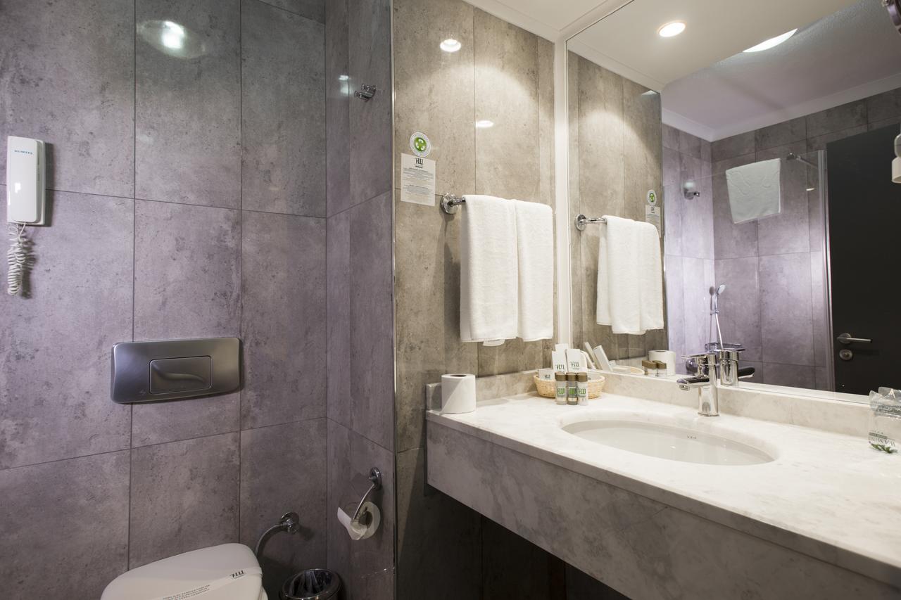 Doppel-/Zweibettzimmer mit seitlichem Meerblick