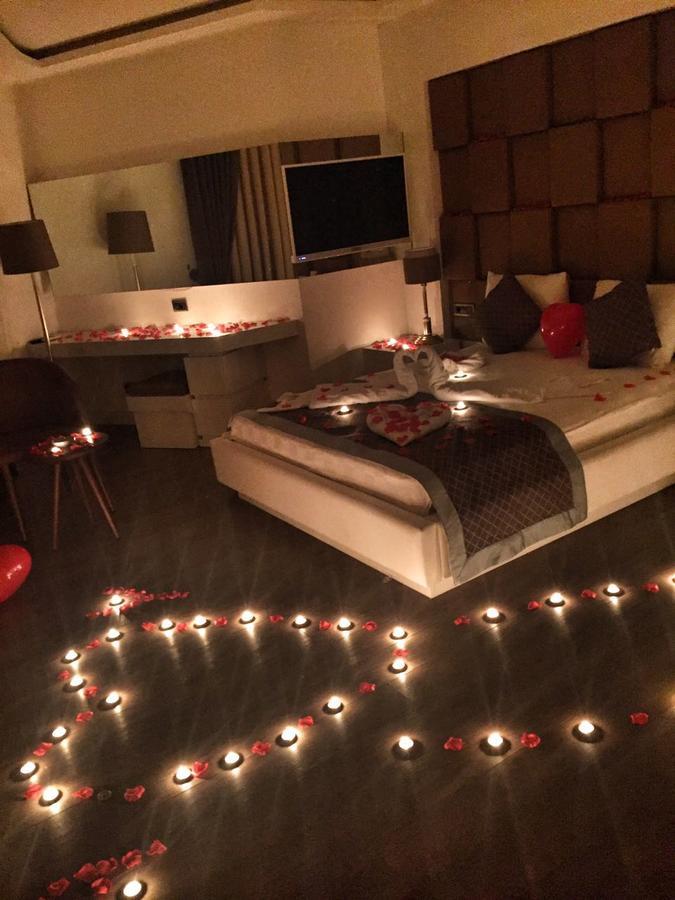 Honeymoon Suite,526887795:JPEG