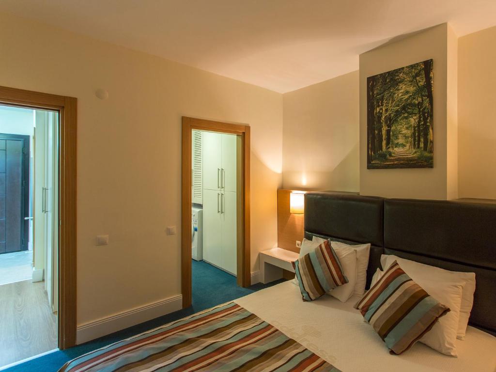 Appartamento con 2 Camere da Letto e Vista Mare Parziale