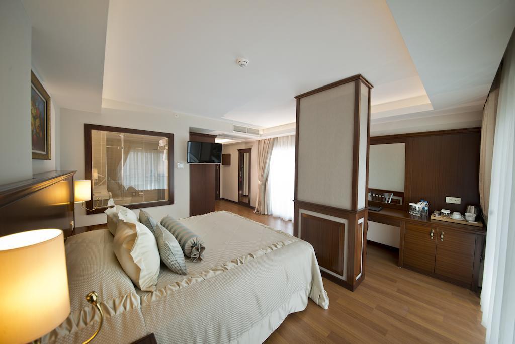 Deluxe Kamer met Gedeeltelijk Zeezicht