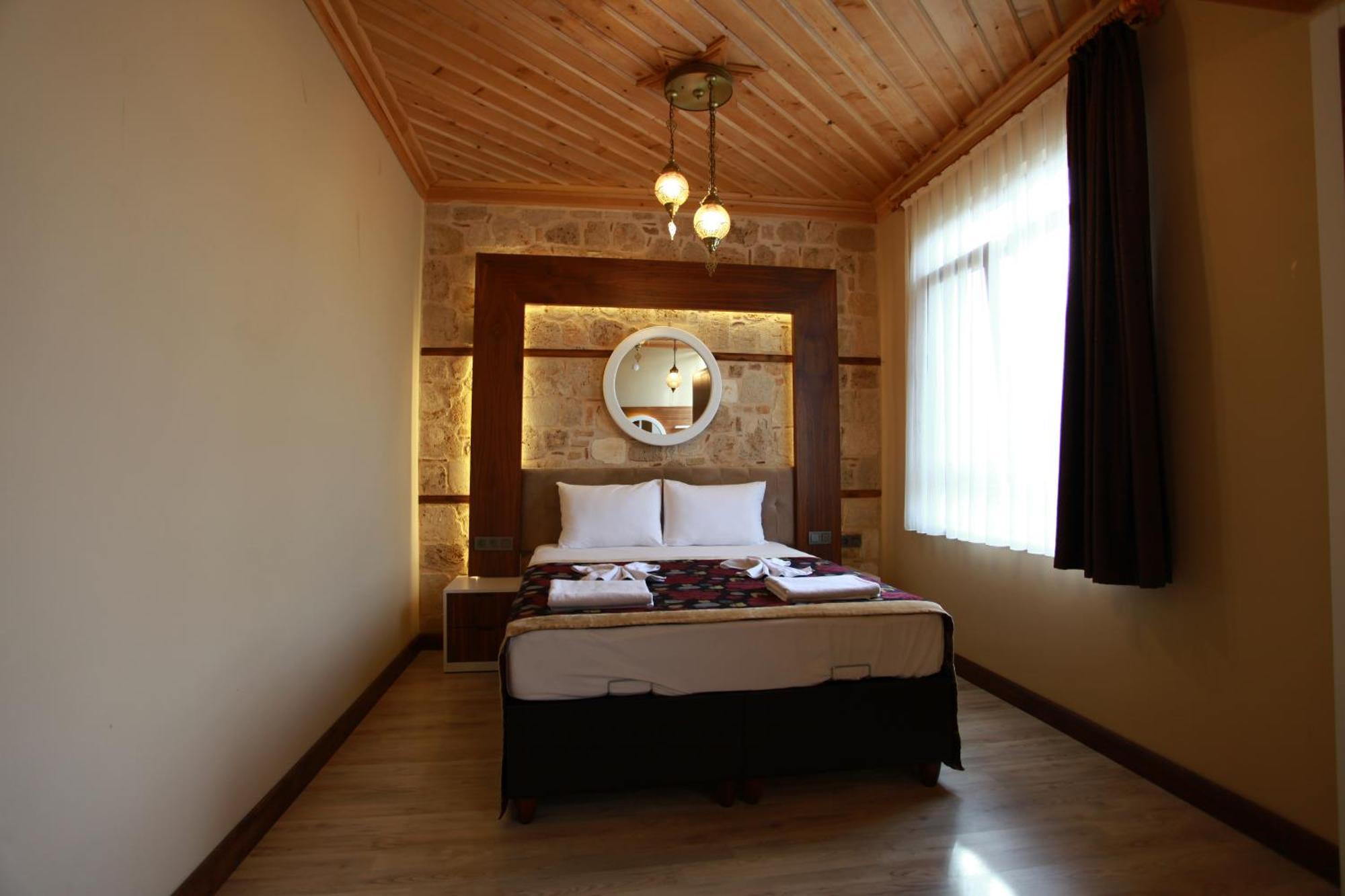 Deluxe Double Room,1584402603:JPEG