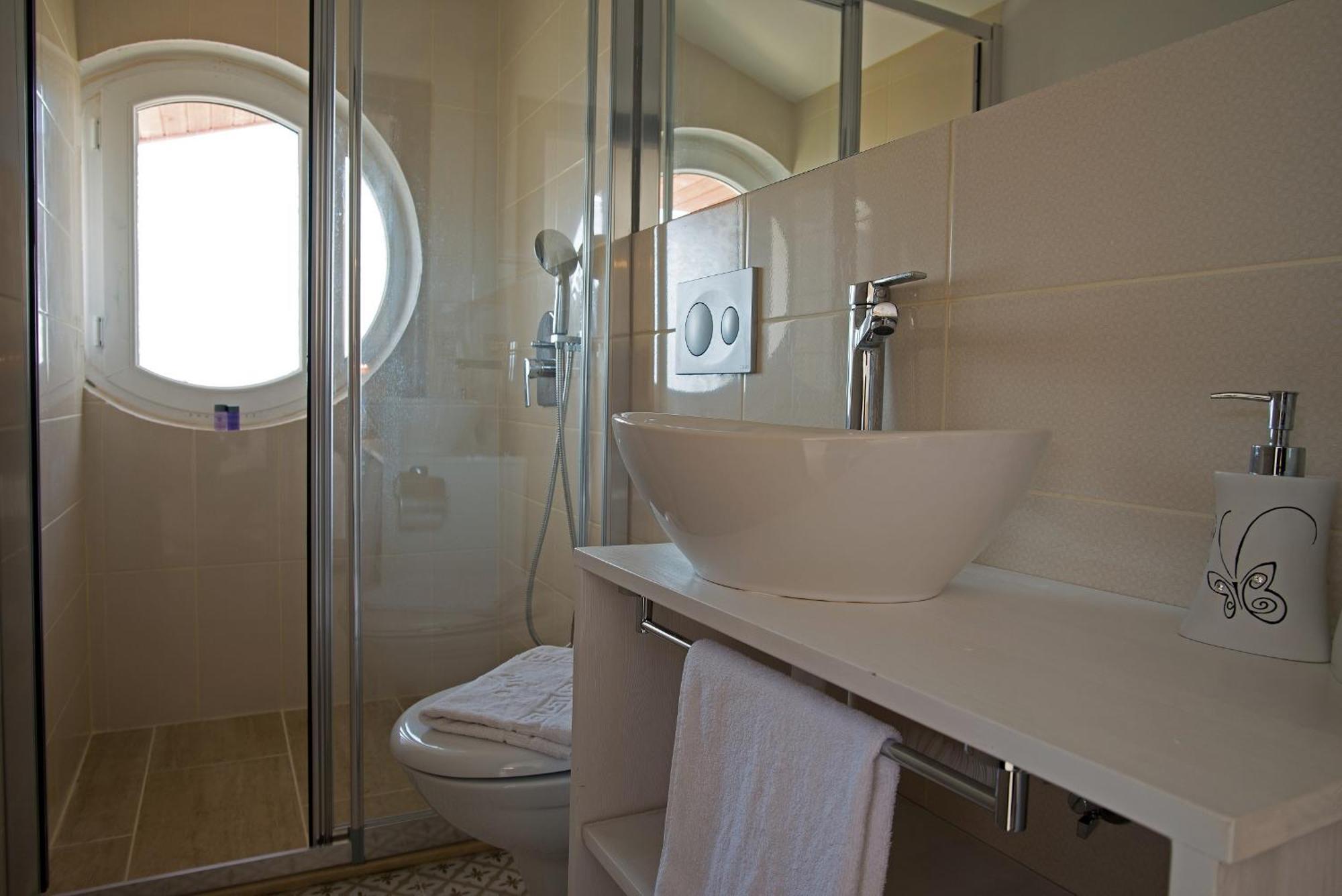 Roof Double or Twin Room,972036616:JPEG