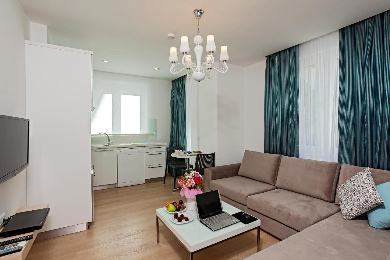 One-Bedroom Apartment (2 Adults),995537851:JPEG