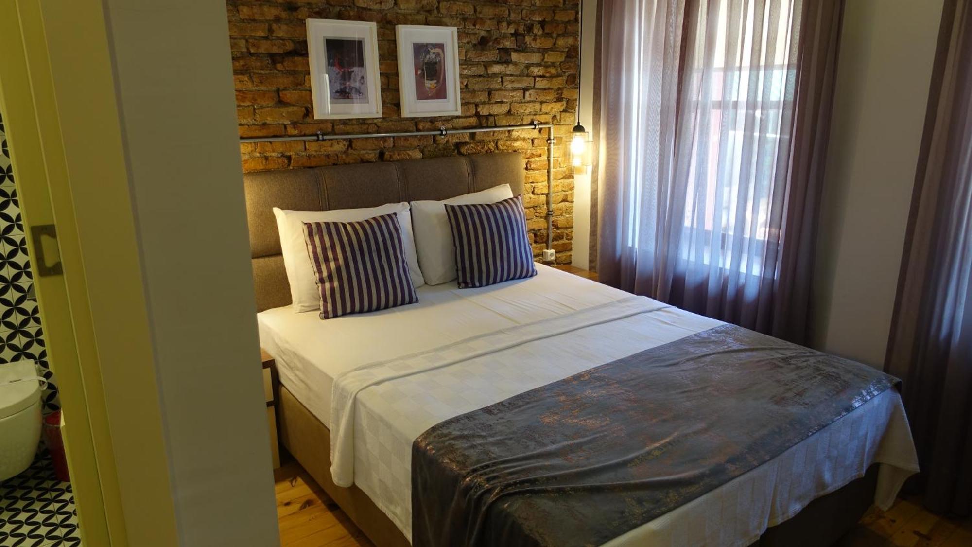 Standard Double or Twin Room,1678650068:JPEG