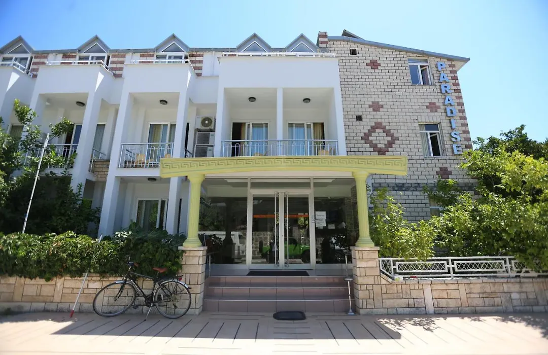 Paradise Hotel-1