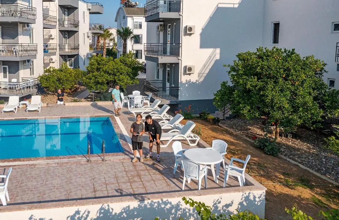 Assos Apart: Havuzlu Sitede Tamami Sizin 2 Oda 1 Salon Daire-1