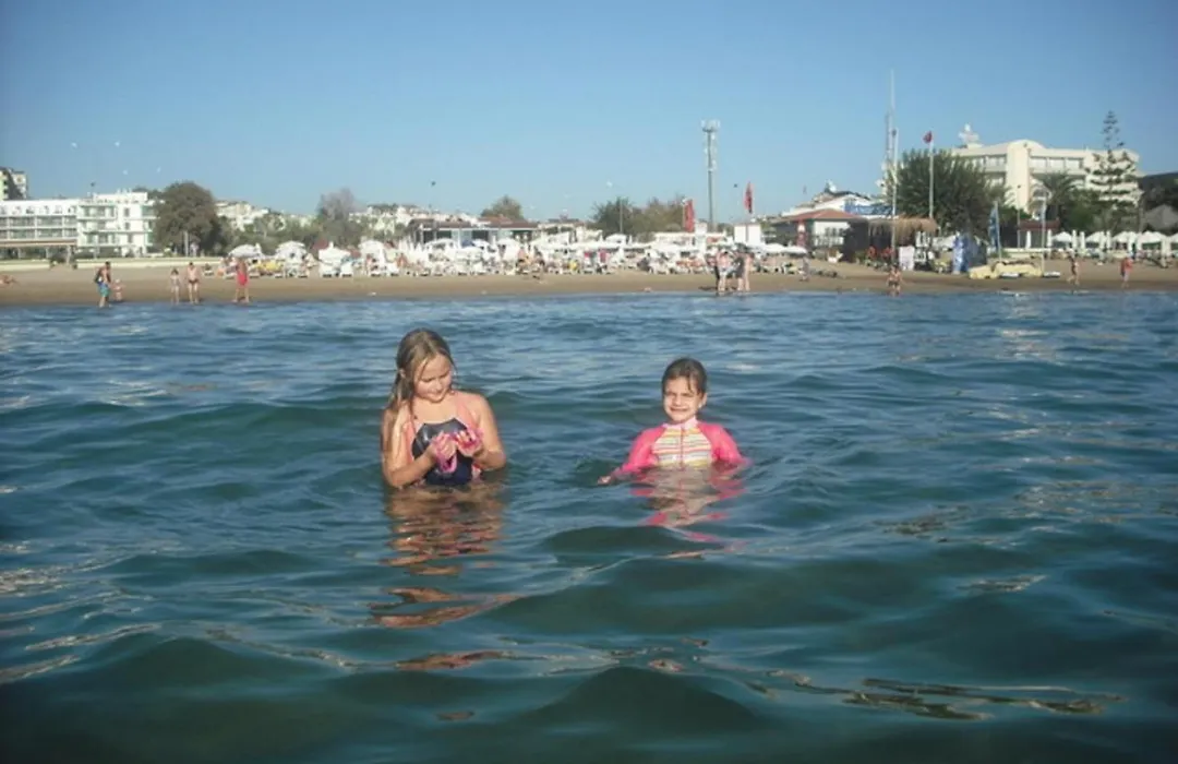 Guarantee Yourself A Wonderful Holiday In This 3 Bed Home And Popular Community-1