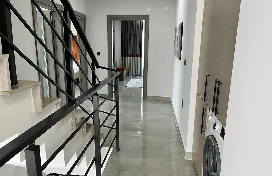 Oezel Havuzlu Ultra Lux Villa-1