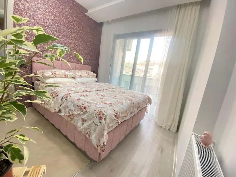 Merkezi Konumda Yeni Dekore Edilmis Sik Daire-1
