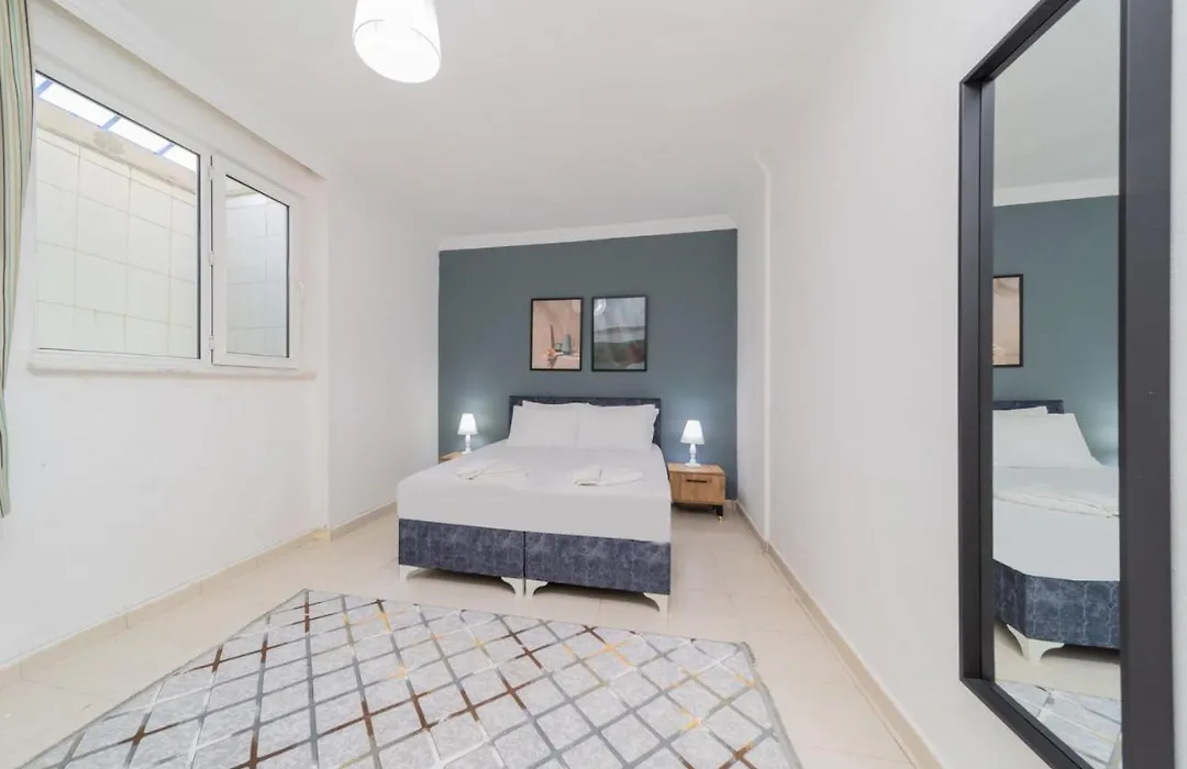 Spacious Flat With Backyard In Muratpasa-1