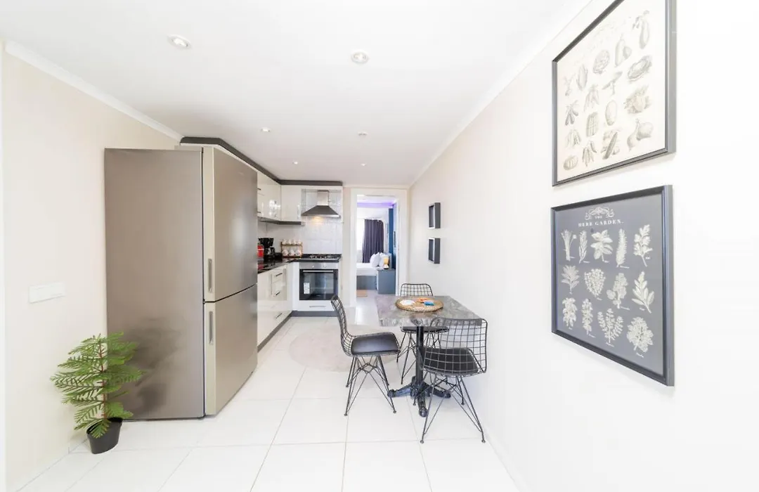 Superb Flat Near Hadrian'S Gate-1