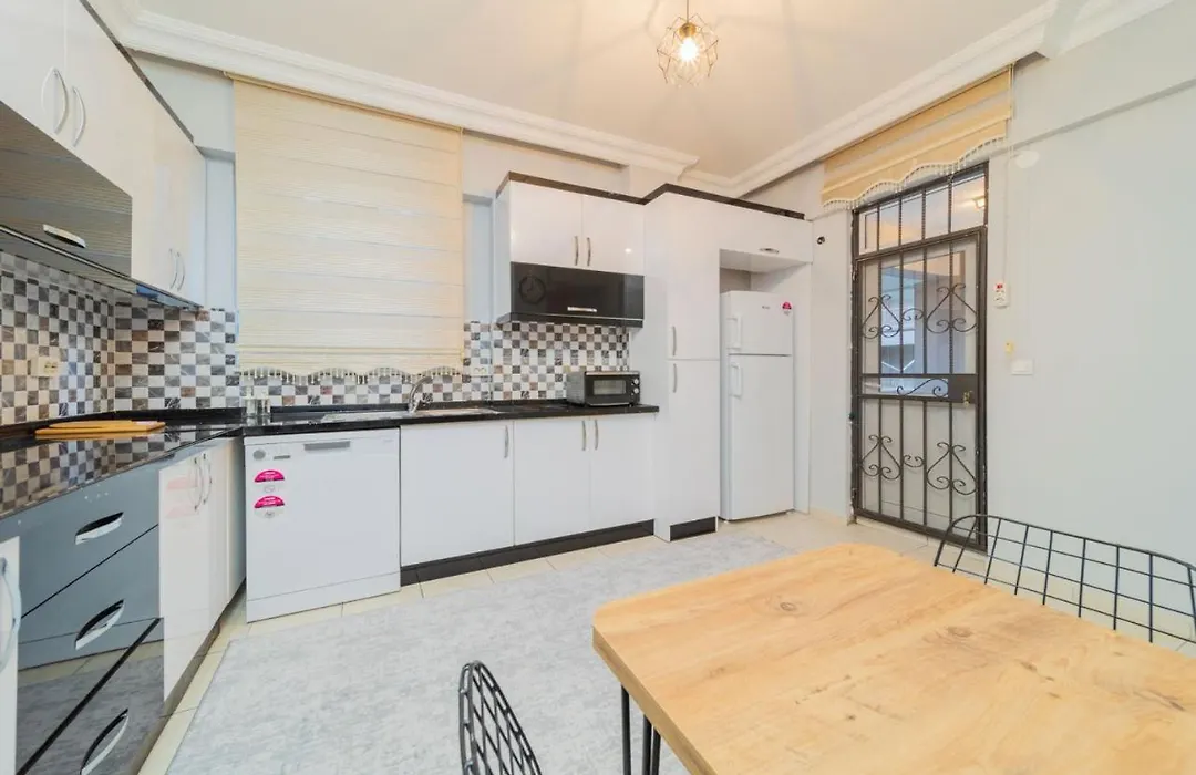 Vibrant Flat With Lovely Balcony In Muratpasa-1