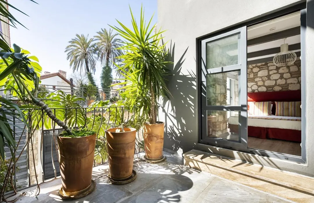 Pleasant Flat Near Hadrians Gate-1