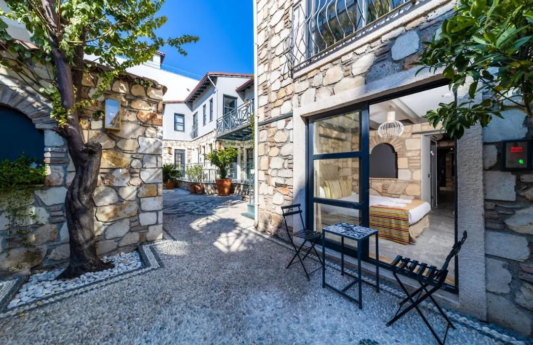 Charming Flat Near Hadrians Gate-1